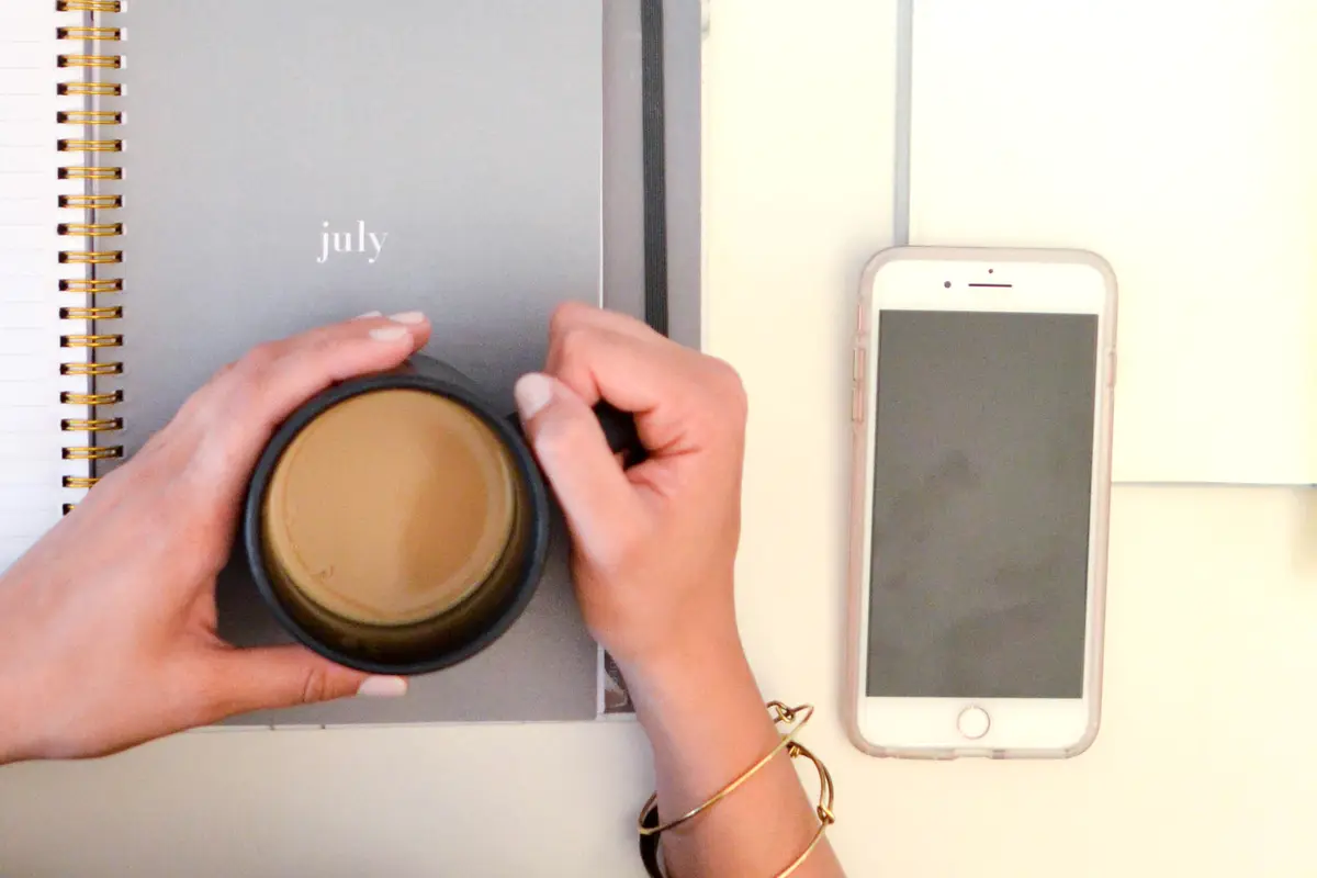 Dlaczego transport lotniczy wygrywa z morskim do Arabii?